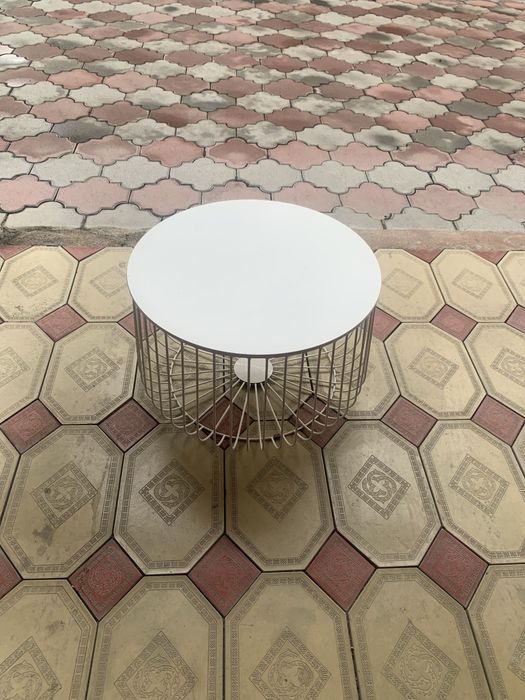 Журнальный столик. Белый