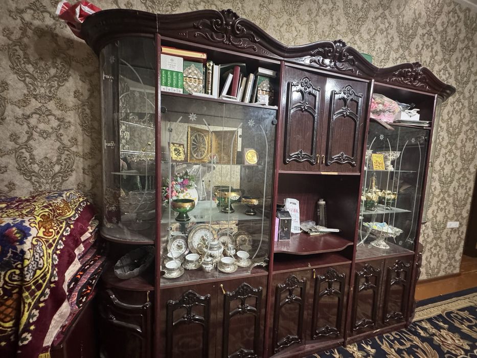 Стенка, сервант, шкаф сотилади