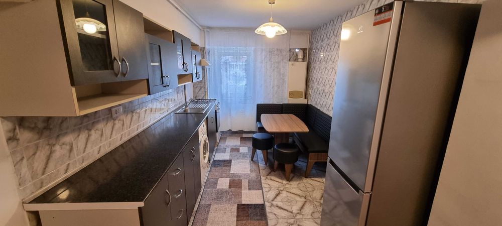 Inchiriez apartament 2 camere, bd-ul Traian, etaj 4, cu loc de parcare