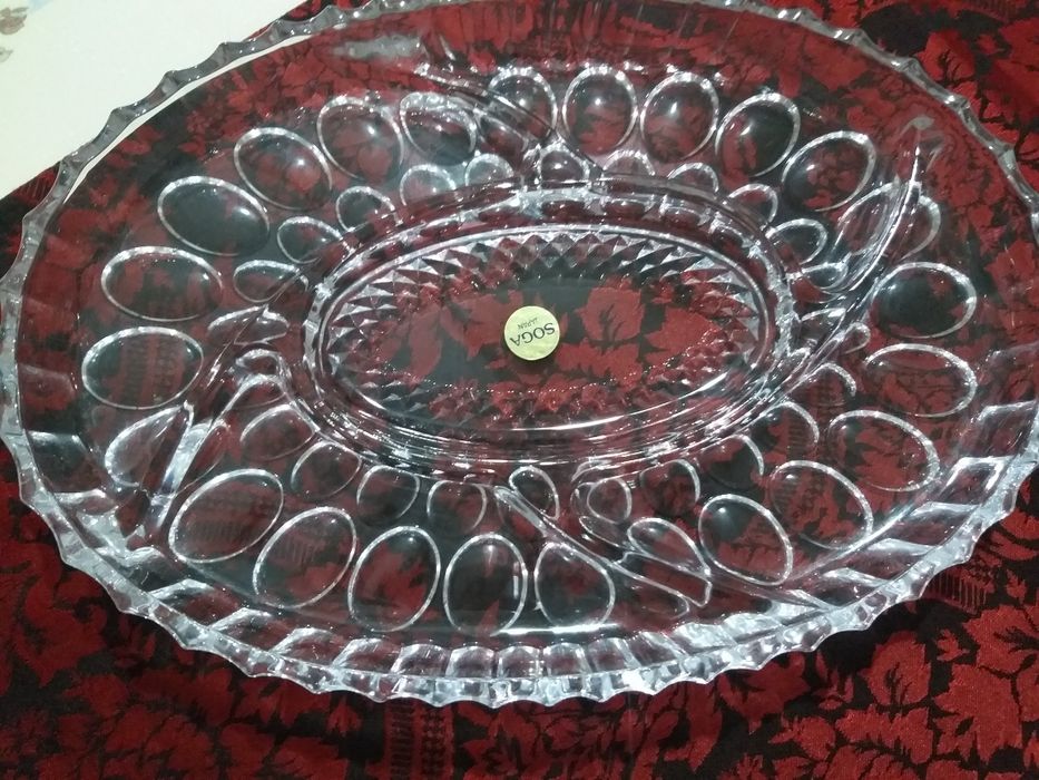 Стеклянная тарелка для сервировки