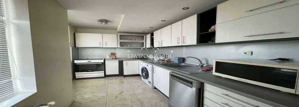 Етаж от къща в с. Първомайци