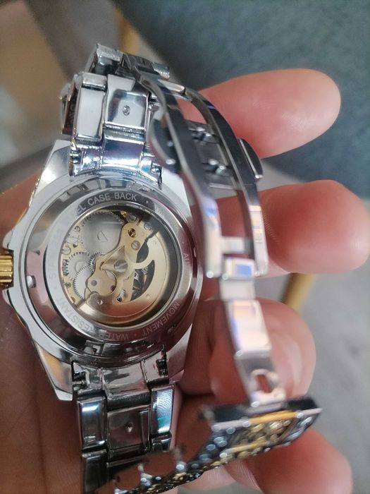 Ръчен часовник чисто нов