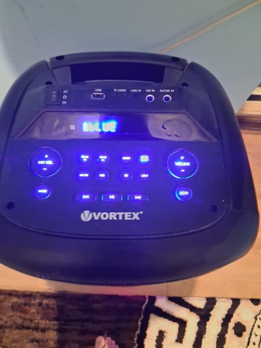 Vand boxa portabila in stare foarte buna  aproape noua