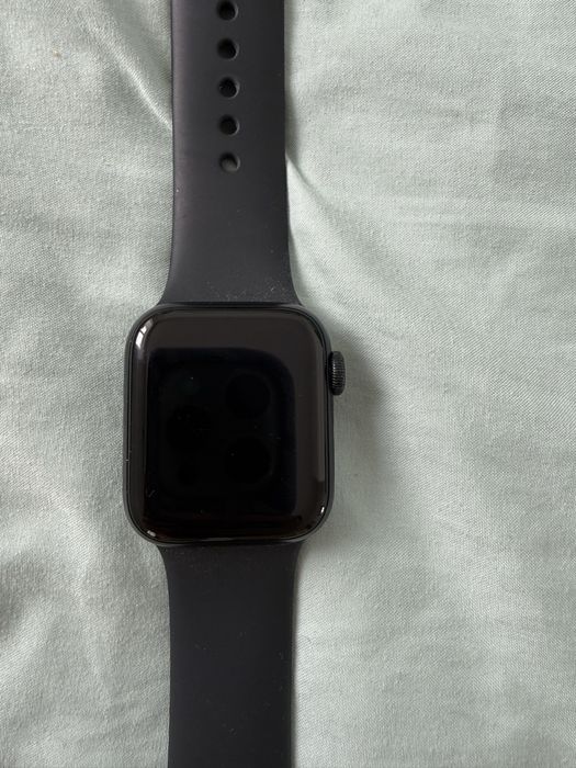 Apple watch SE.