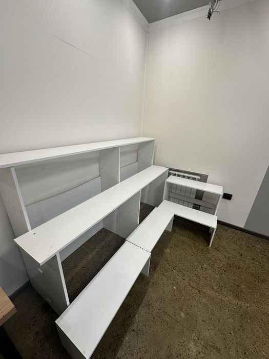 Полки для цветов витрина