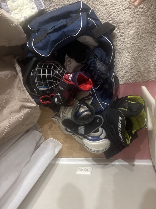 Продам форму хоккейную