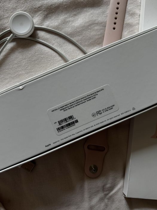 Продам Apple watch 6 серия 40 mm