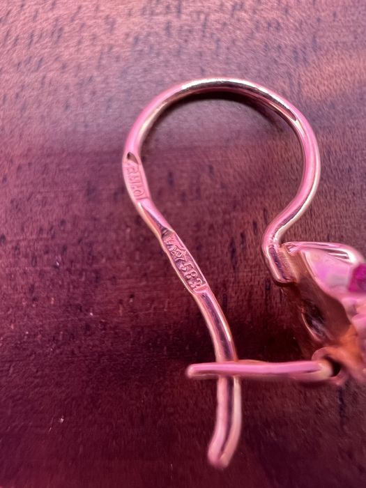 Продам золотые - детские серьги.