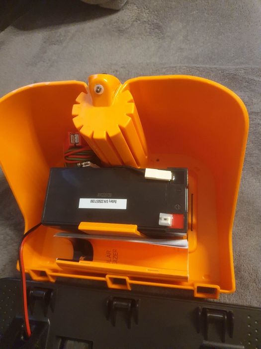 Gard electric cu baterie inclusa