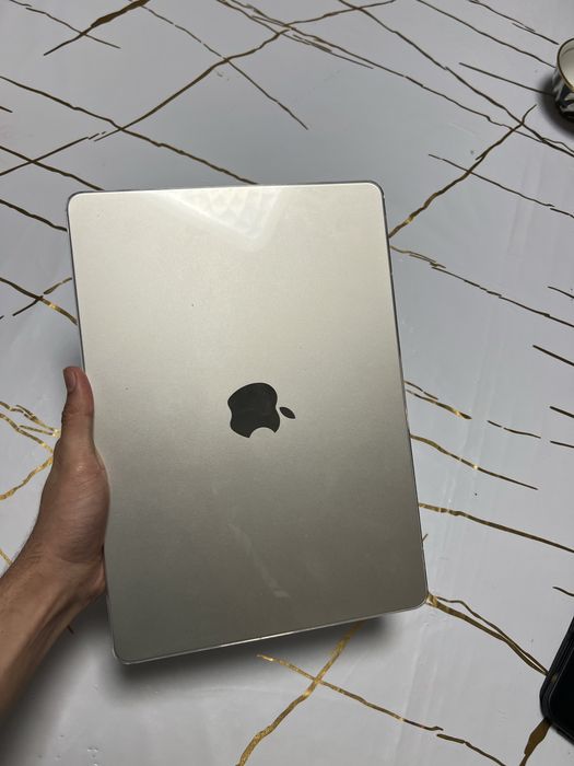 Macbook Air M2 100%