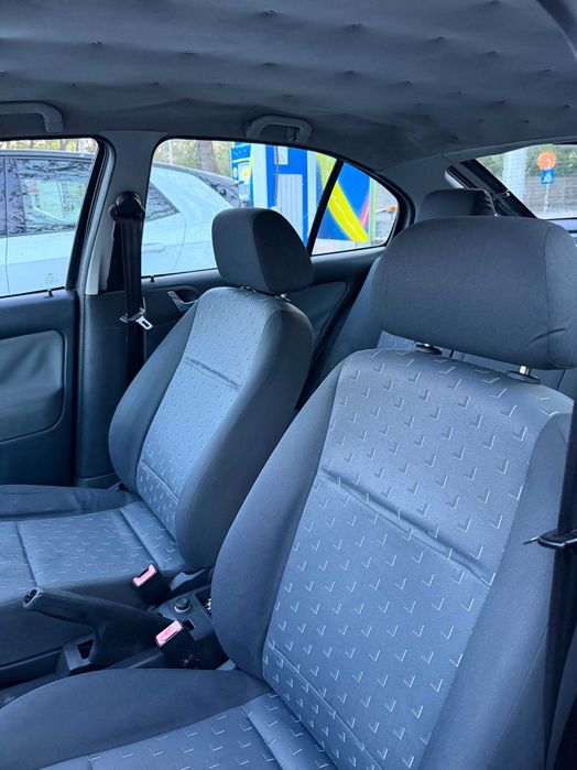 Škoda Octavia Tour 1.6 benzină 102 cp cititi descrierea