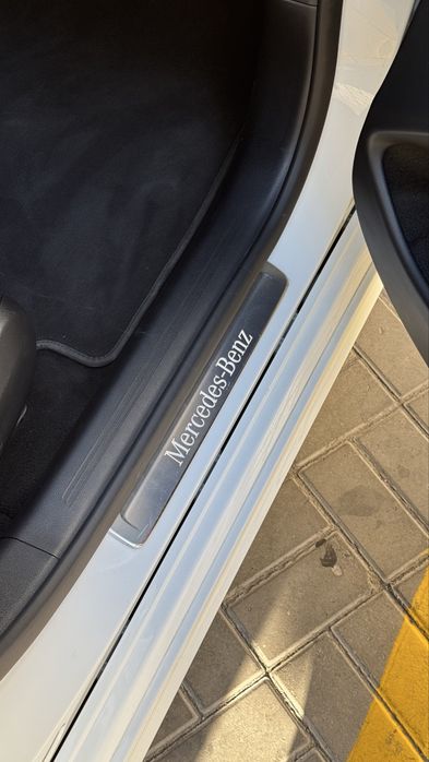 Mercedes-Benz E200 W214