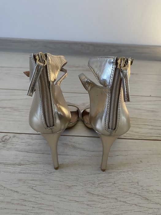 Sandale cu toc Stradivarius