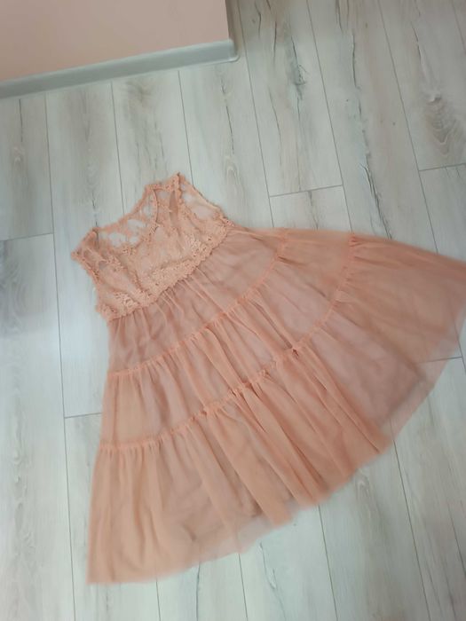 Нарядное женское платье