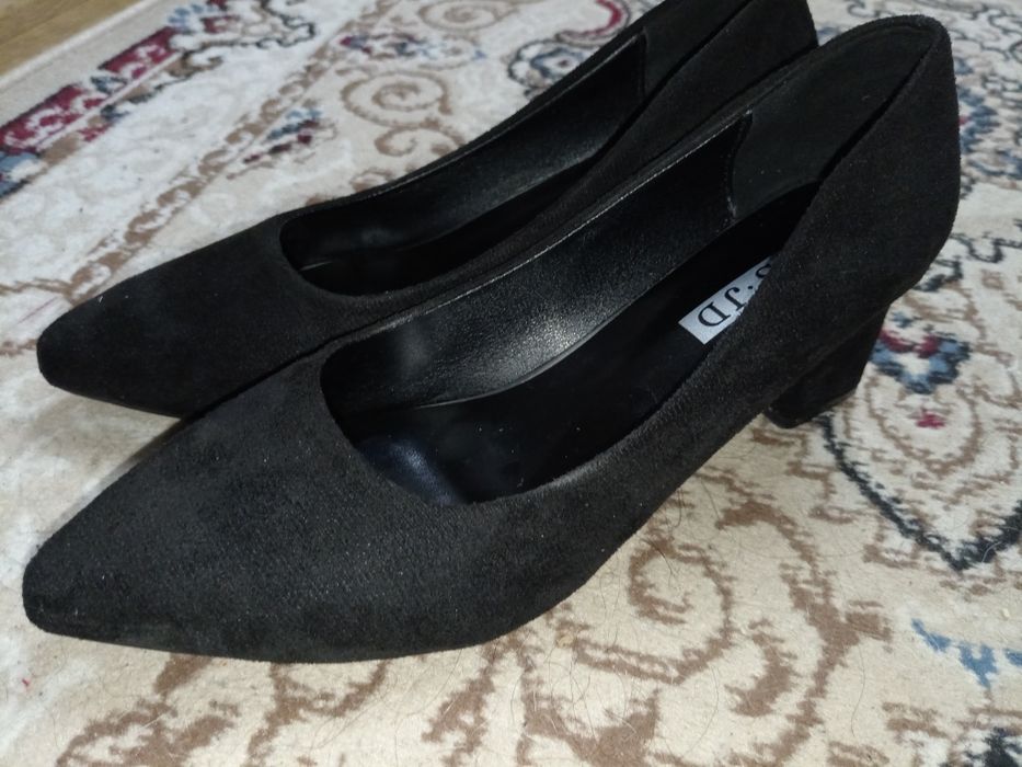 новые черные бархатные туфли