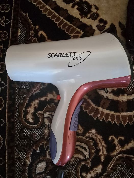 Продаю  фен Scarlett