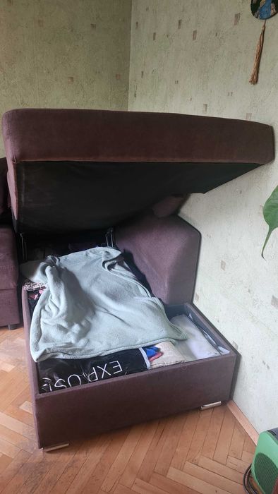 Кафяв разтегателен ъглов диван