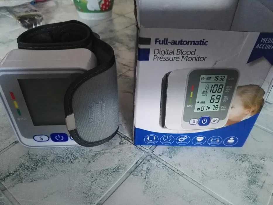 Апарат за кръвно налягане за китка НОВ, 4 модела