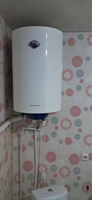 Продам водонагреватель Ariston и раковину