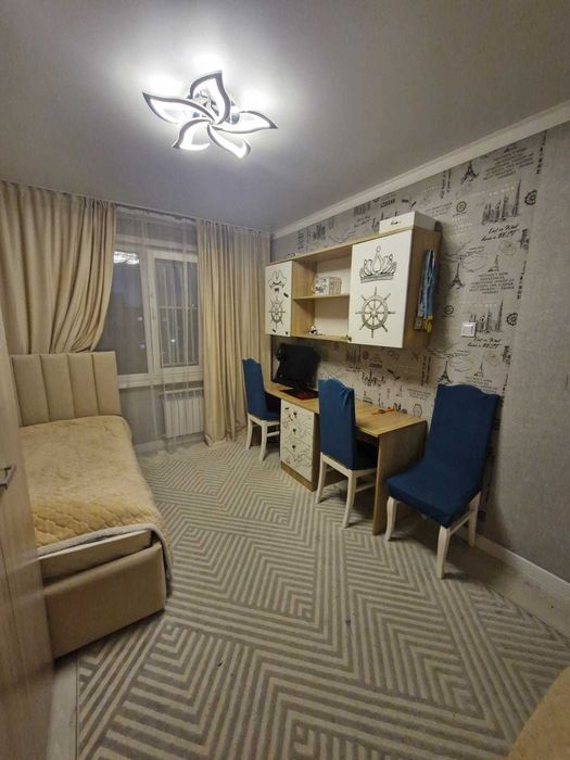 Продается 4 комн квартира Коктем,8