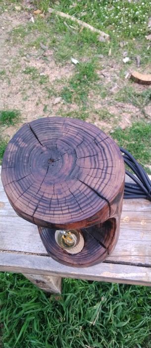 Нощна лампа от дърво