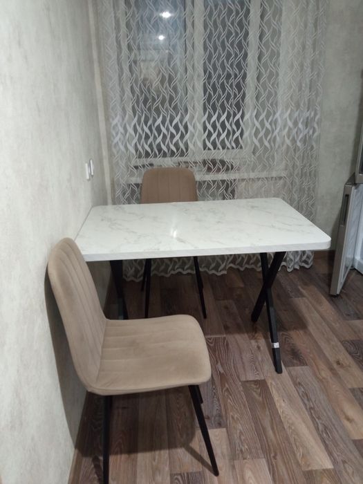 Кухонный стол со стульями