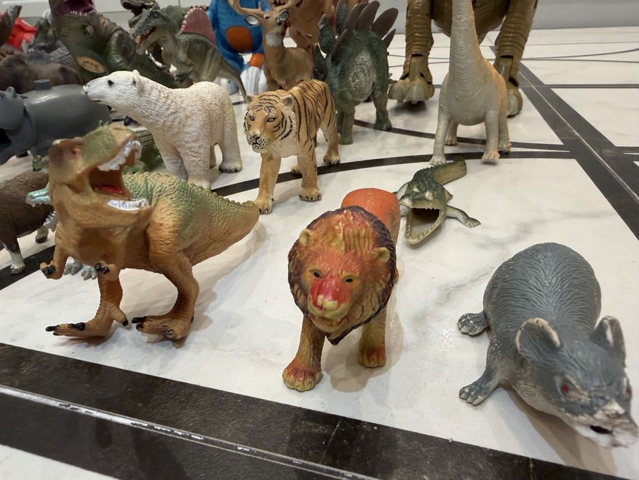 Фигурки игрушки динозавры