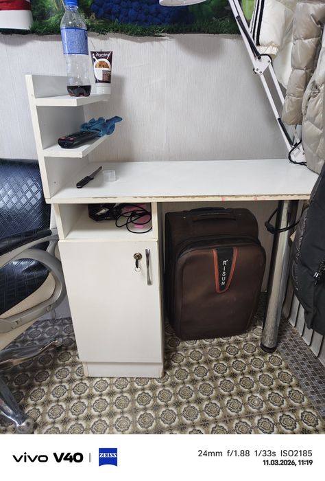 Стол маникюрный 3 шт в хорошем состоянии, 2 по 7000тг ,1 по 10000тг