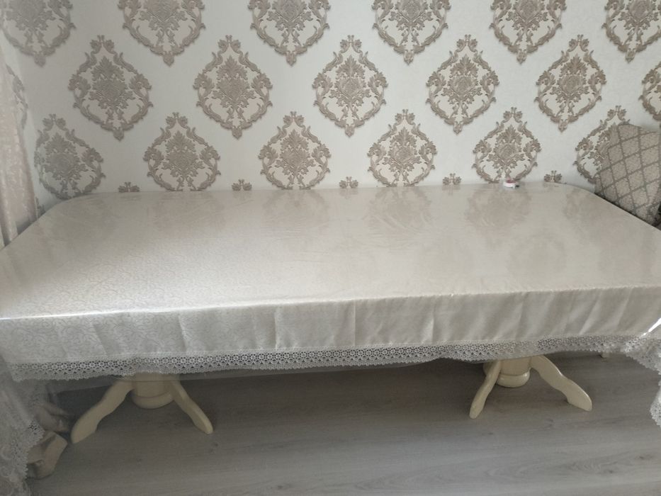 Продам стол для гостиной