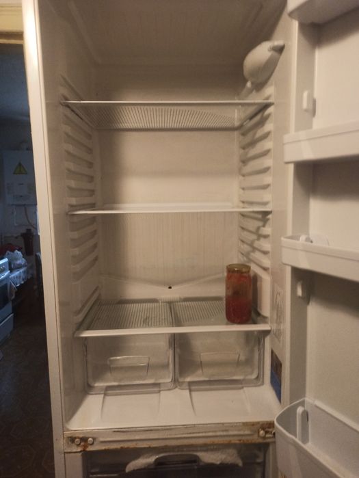 Продам Холодильник indesit