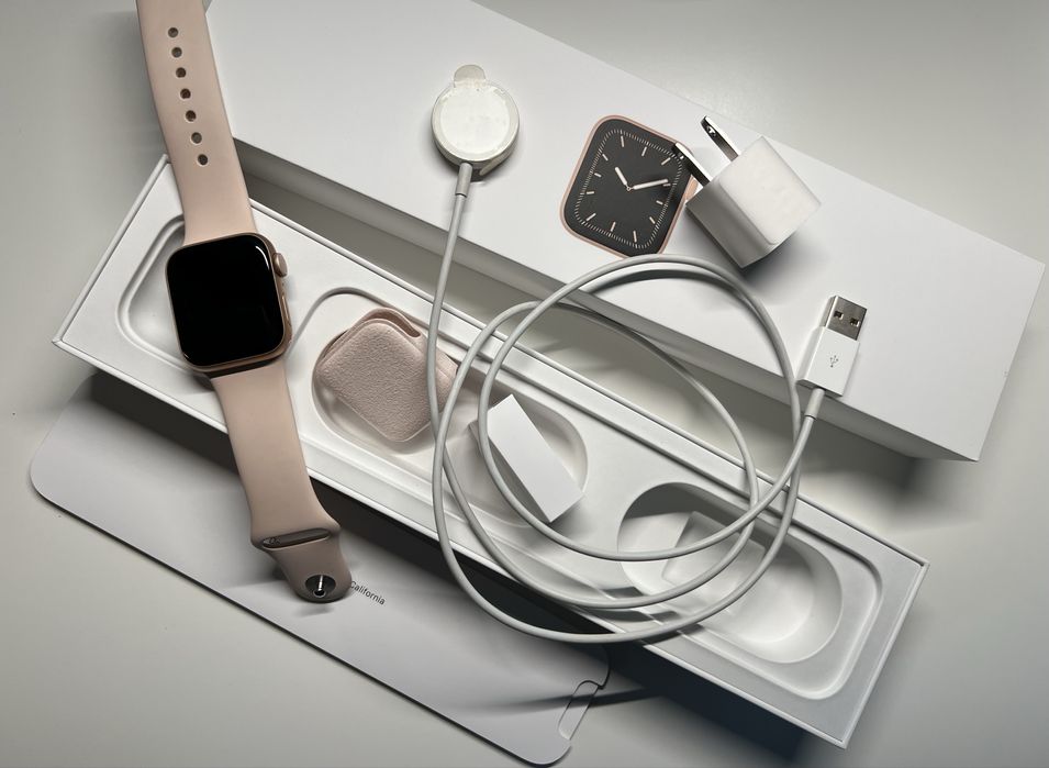 Продам Apple Watch 5 серия 40mm.