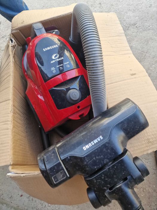 Aspirator SAMSUNG cu accesorii stare impecabila