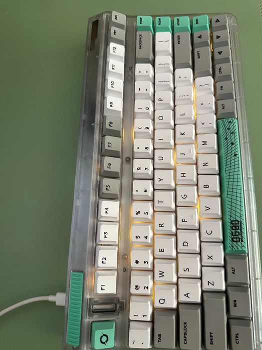 Tastatura mecanica fara fir iQunix OG80 Wormhole, RGB, Gold Pink