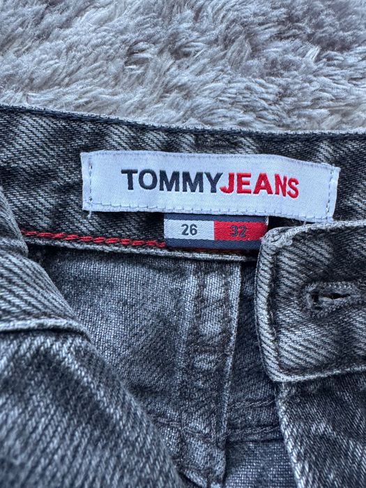 Дънки на Tommy Hilfiger