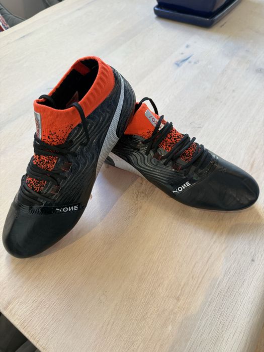 Ghete fotbal Puma One 18.1 profesionale