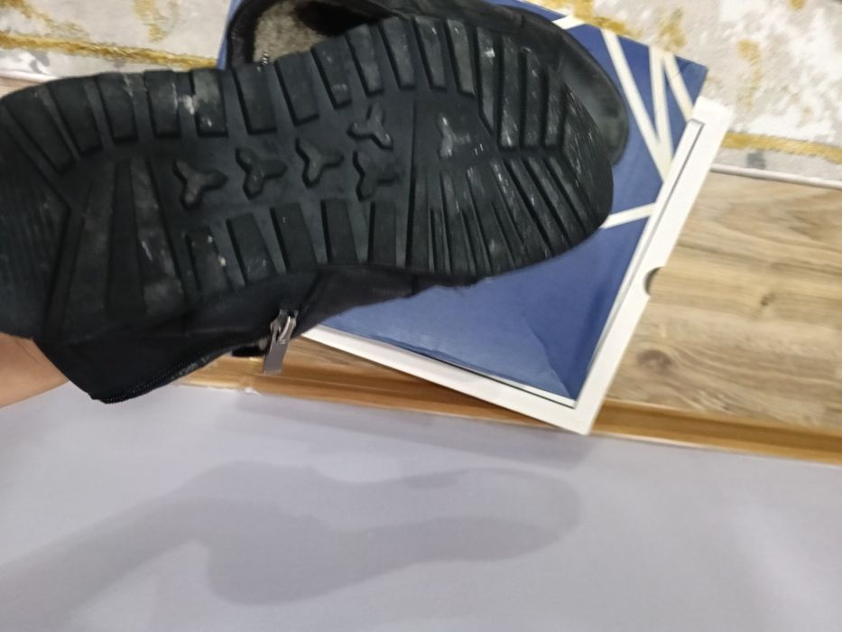 Продам обувь состоянии среднее