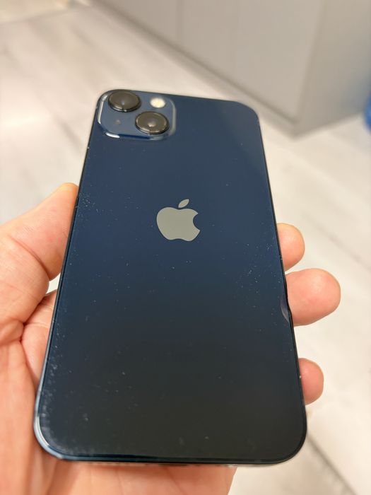 Vând iphone 13 si incarcator