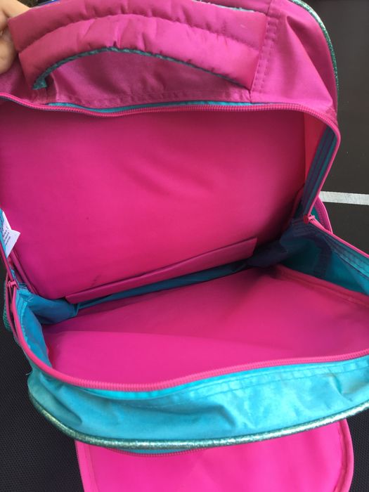 Не използвана раница за училище без забелешки