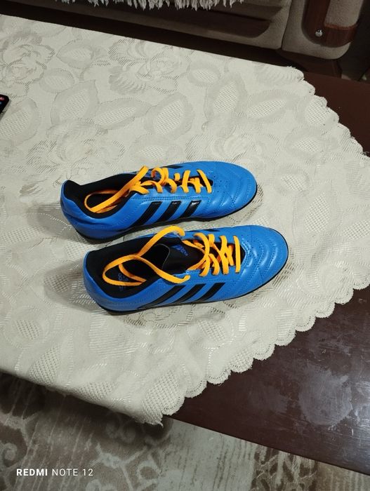 Адидас стоножки за футбол