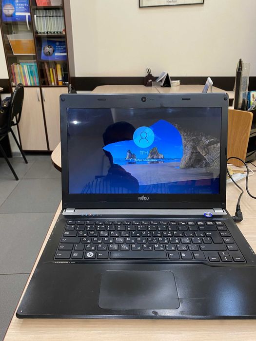 Ноутбук Fujitsu LIFEBOOK UH552