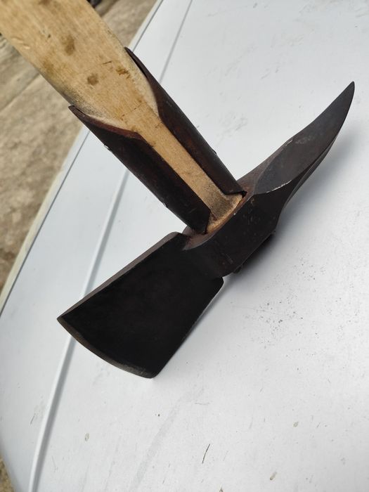 Голяма Киркобрадва
Тегло с дръжката 3,160кг
Дължина остриетата 35см
Ос