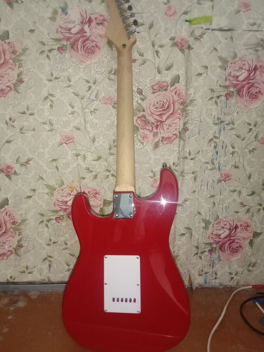 Продам электрогитару