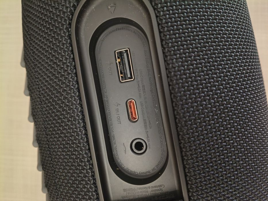 Vând JBL Xtreme 3 în stare impecabilă,