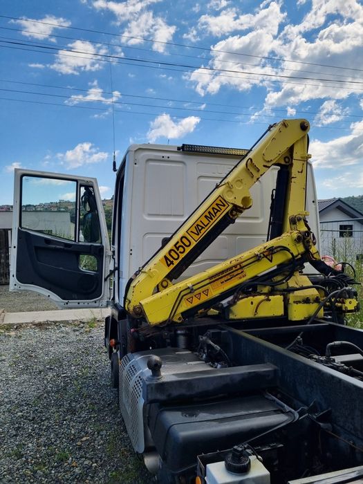 Vând iveco 75e21 basculabil cu macara