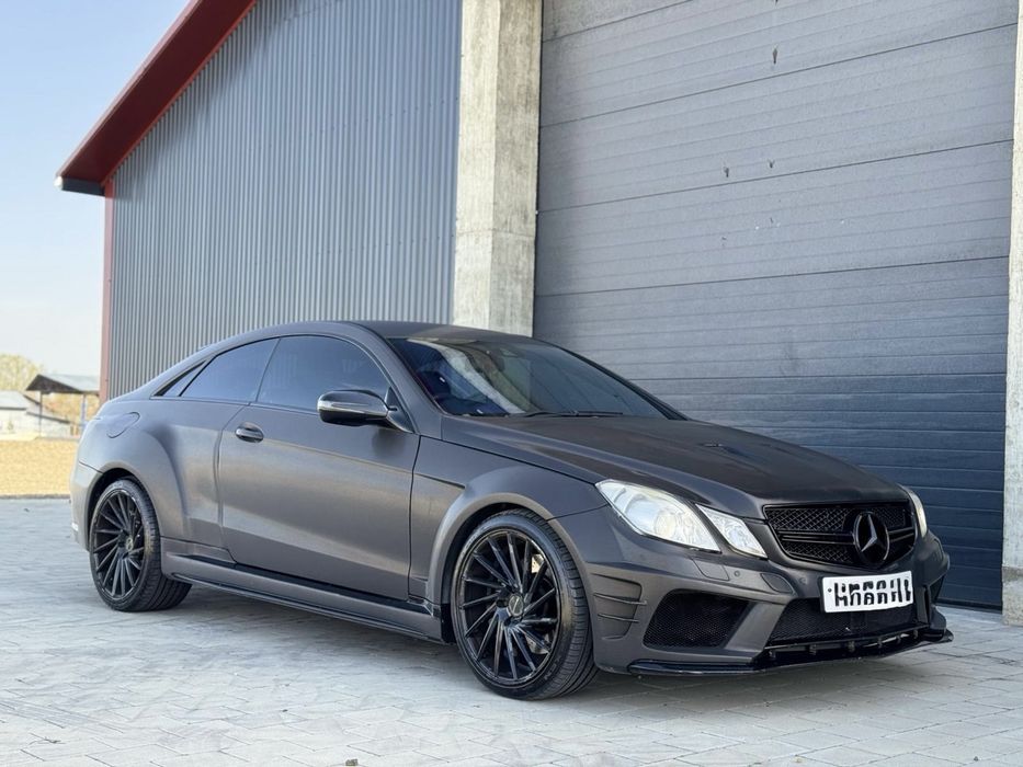 Mercedes E500  5.5 V8 425 cp