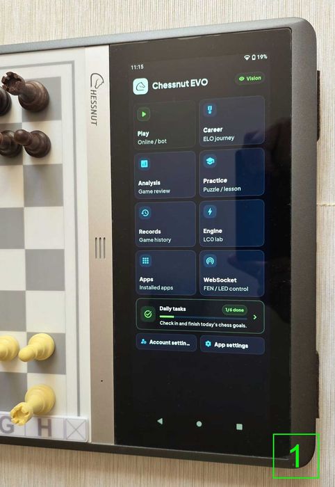 Calculator de sah Chessnut Evo cu accesorii