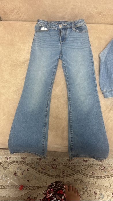 Продам джинсовые брюки и костьюм