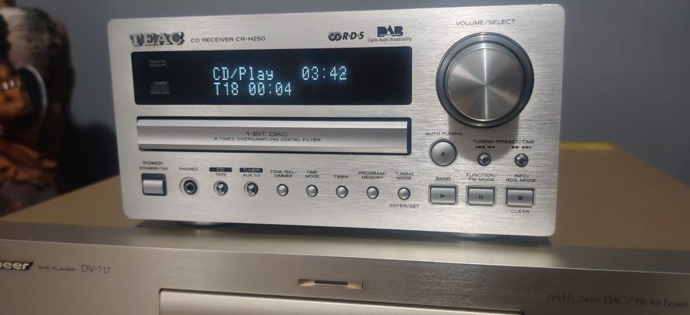 Cd player ,amplificator cu radio da  teac cr-h250