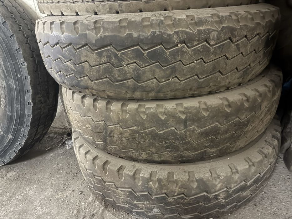 Продаю Шины 12R20