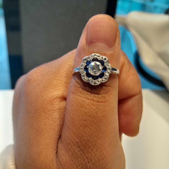 inel cu diamante și safire aur alb de 18k